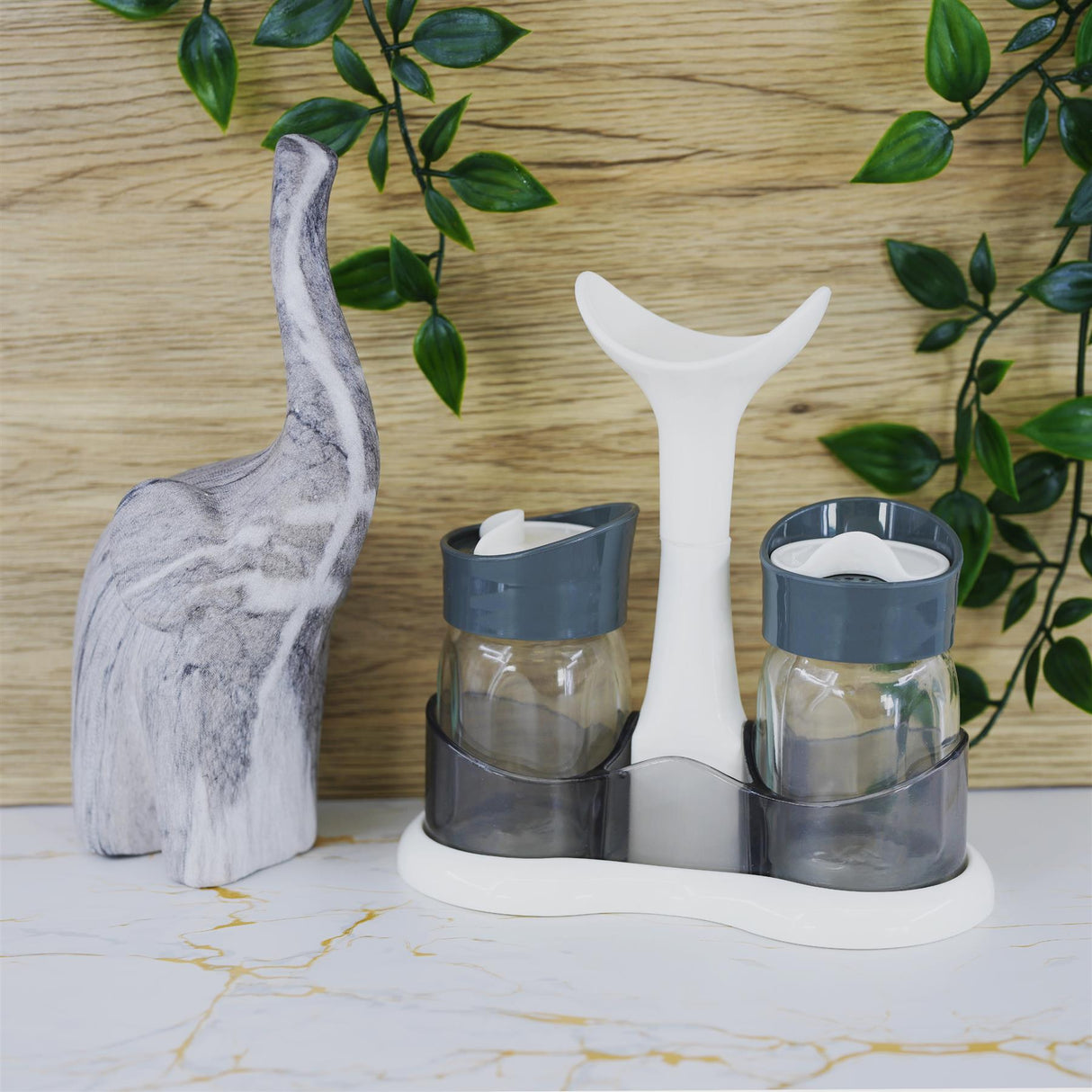 Salt and Pepper Shaker Set / Salt and Pepper Pots With Holder by GEEZY - UKBuyZone