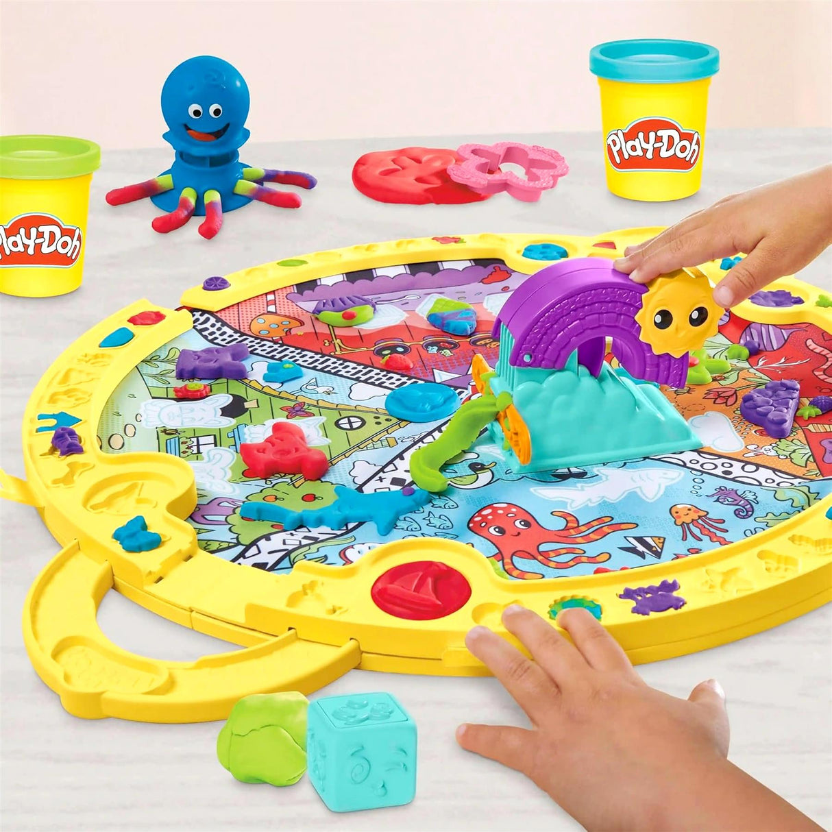 Play-Doh Fold 'N Go Playmat Set
