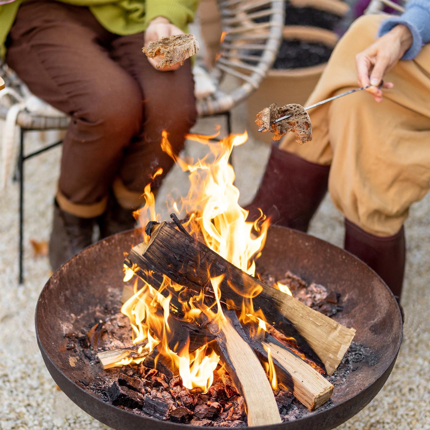 Cast Iron Garden Fire Bowl by GEEZY - UKBuyZone