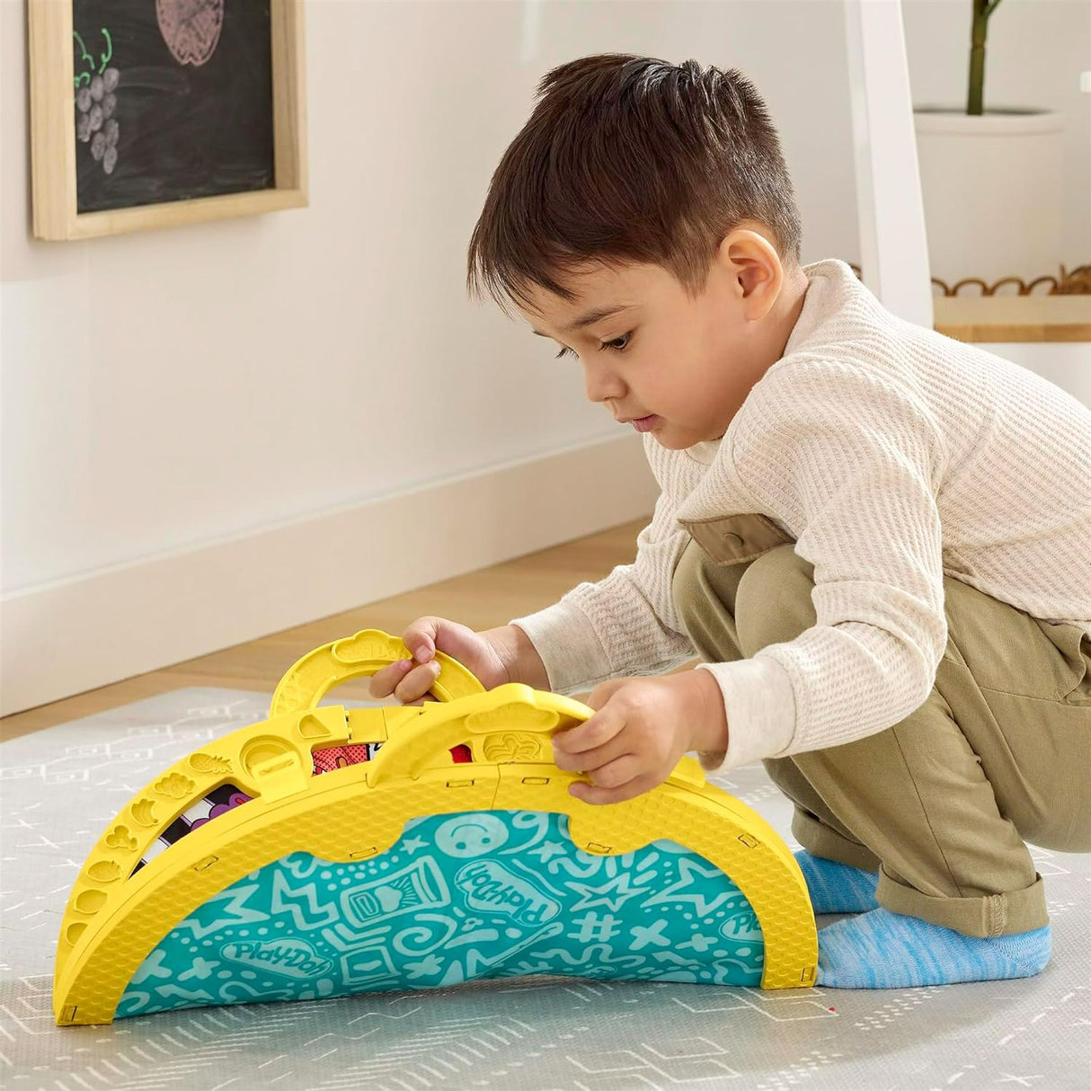 Play-Doh Fold 'N Go Playmat Set