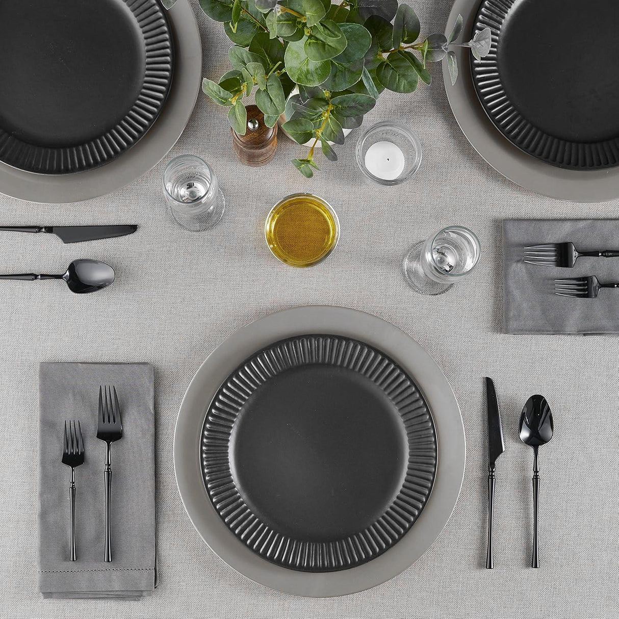 Metallic Charger Plates Set of 4 by GEEZY - UKBuyZone