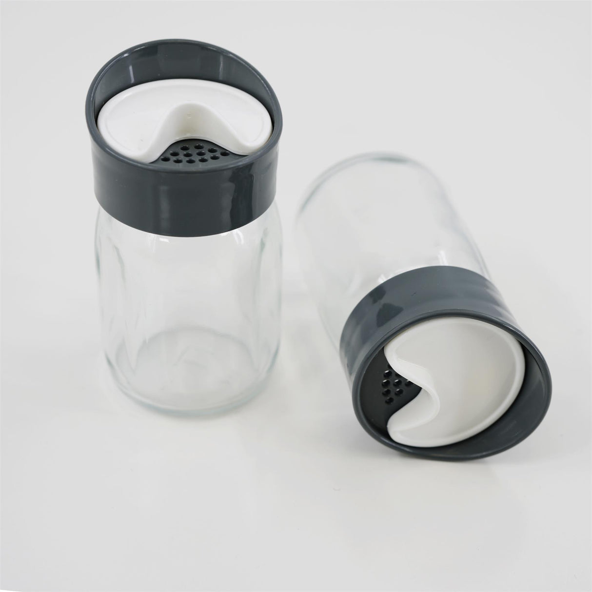 Salt and Pepper Shaker Set / Salt and Pepper Pots With Holder by Geezy - UKBuyZone