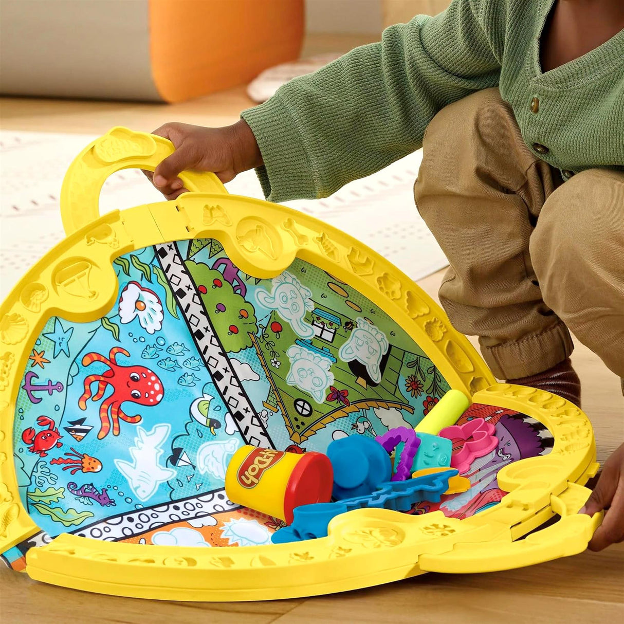 Play-Doh Fold 'N Go Playmat Set