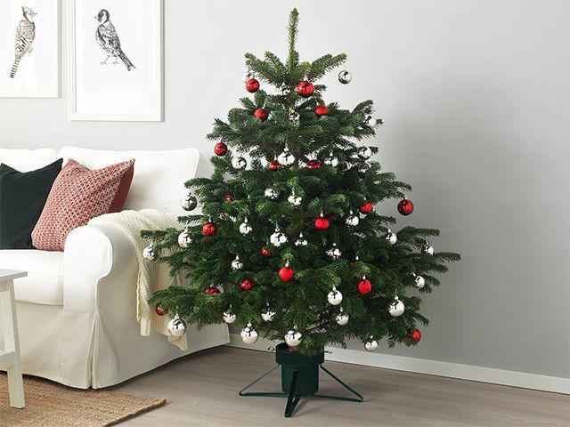 Metal Medium Christmas Tree Stand by GEEZY - UKBuyZone
