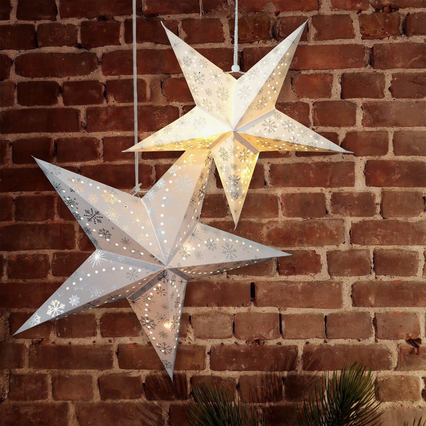 LED 60 cm Silver Snowflakes Hanging Paper Star by Geezy - UKBuyZone